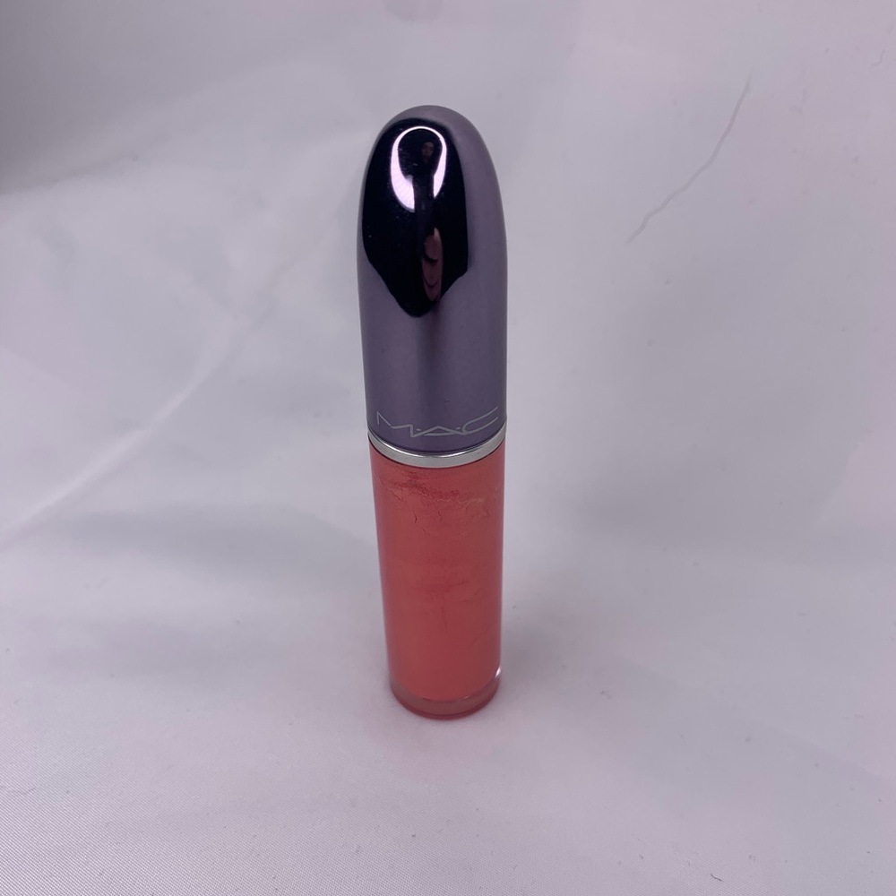 New! MAC GRAND ILLUSION GLOSS in SPOIL YOURSELF
